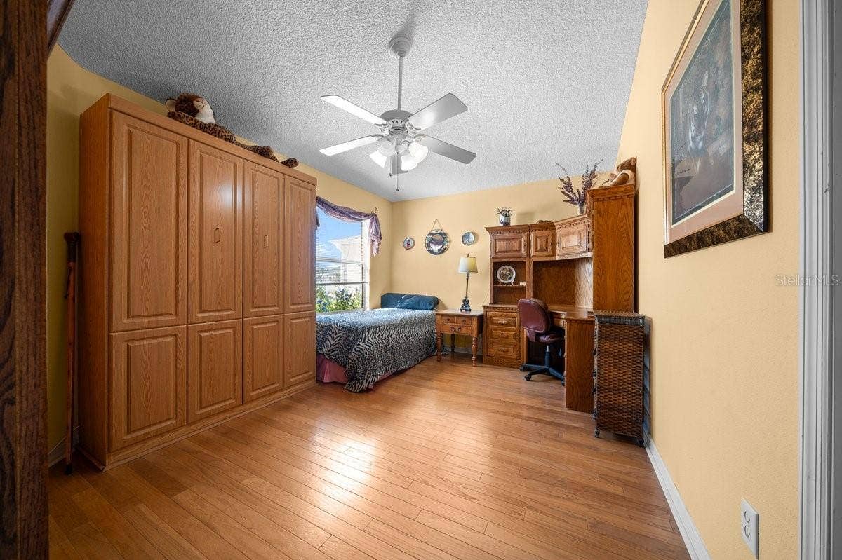 Bedroom 2 w/murphy bed