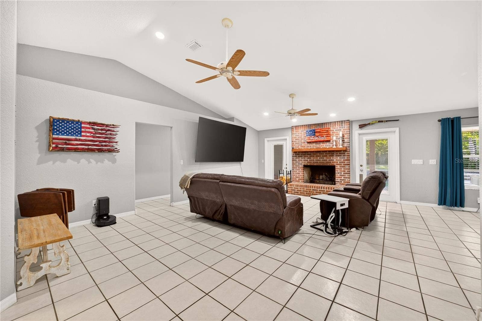 6410 NE 25TH AVENUE, Ocala, FL 34479 Living Room