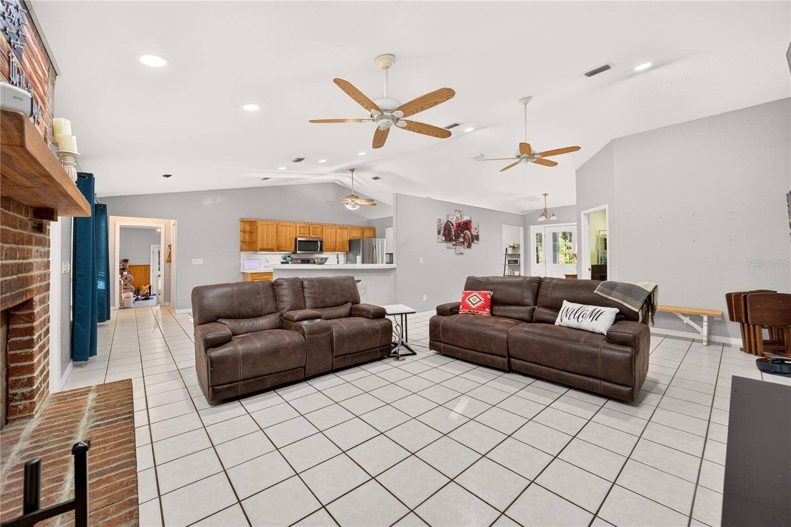 6410 NE 25TH AVENUE, Ocala, FL 34479 Living Room