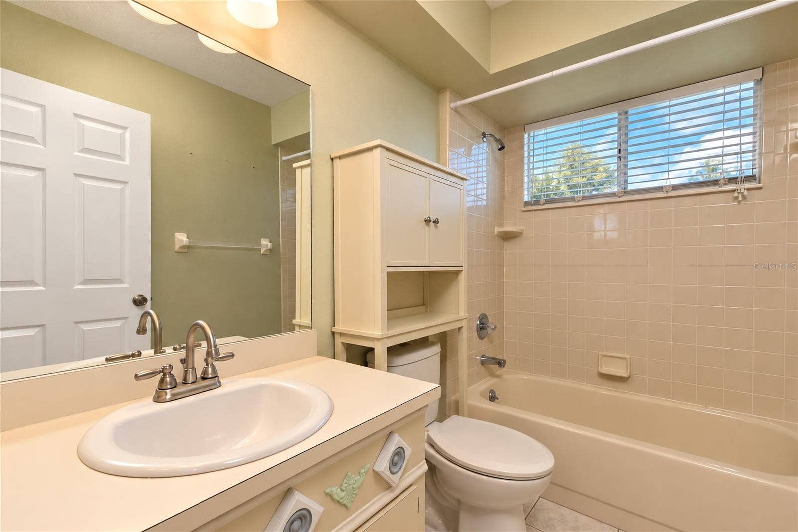 8169 SW 108TH LANE ROAD, Ocala, FL 34481 Guest Bathroom