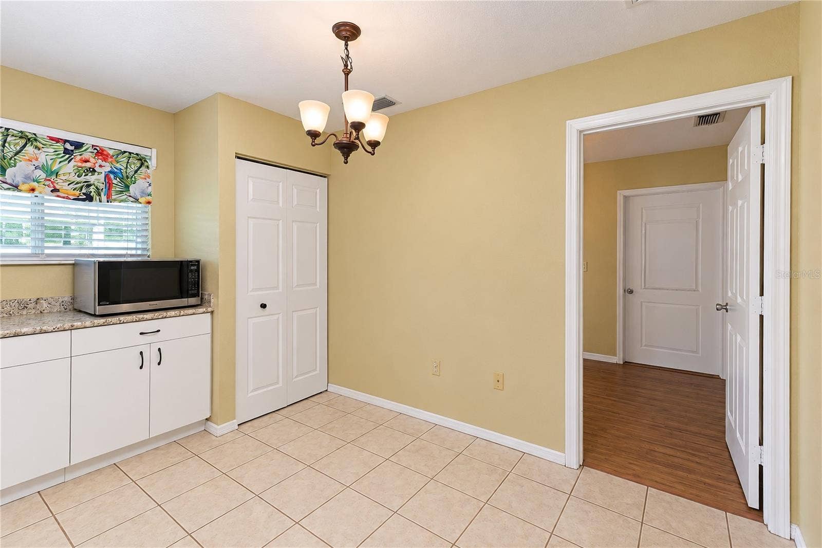 8169 SW 108TH LANE ROAD, Ocala, FL 34481 Eating Area off of the Kitchen