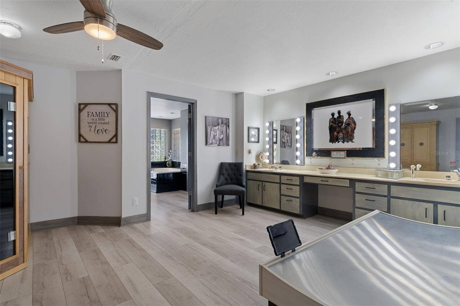 Flex room-potential business-salon etc