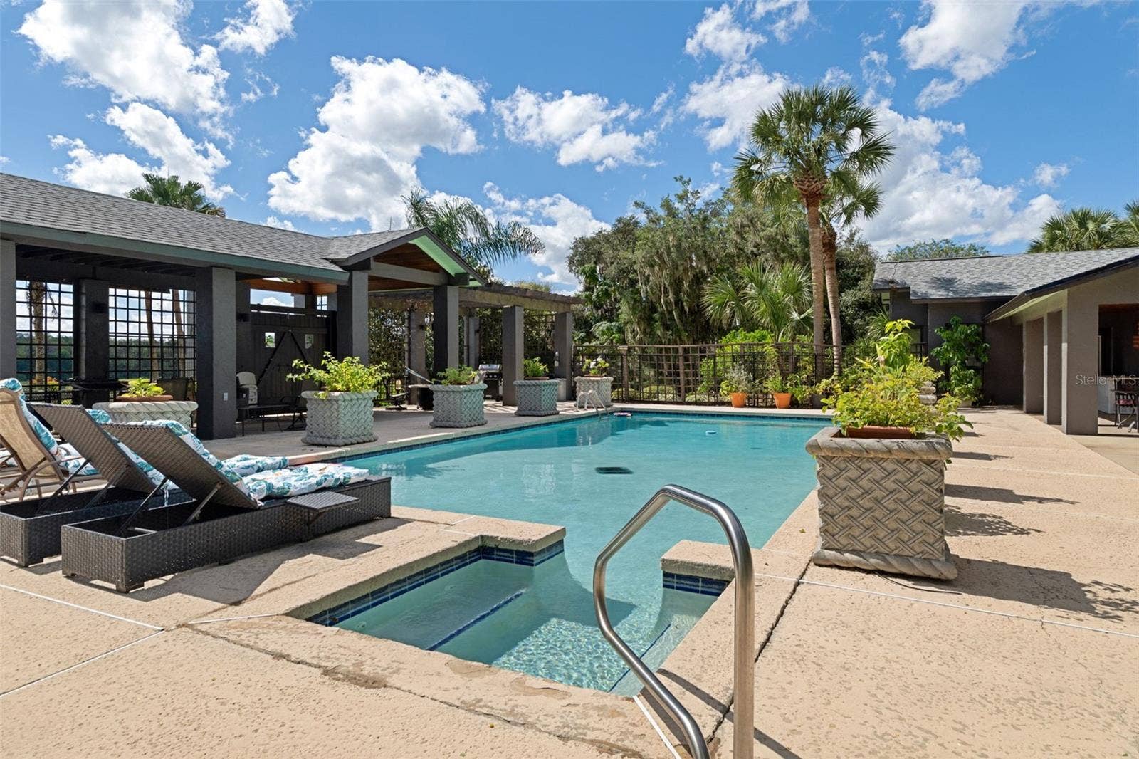 Residence Pool Deck