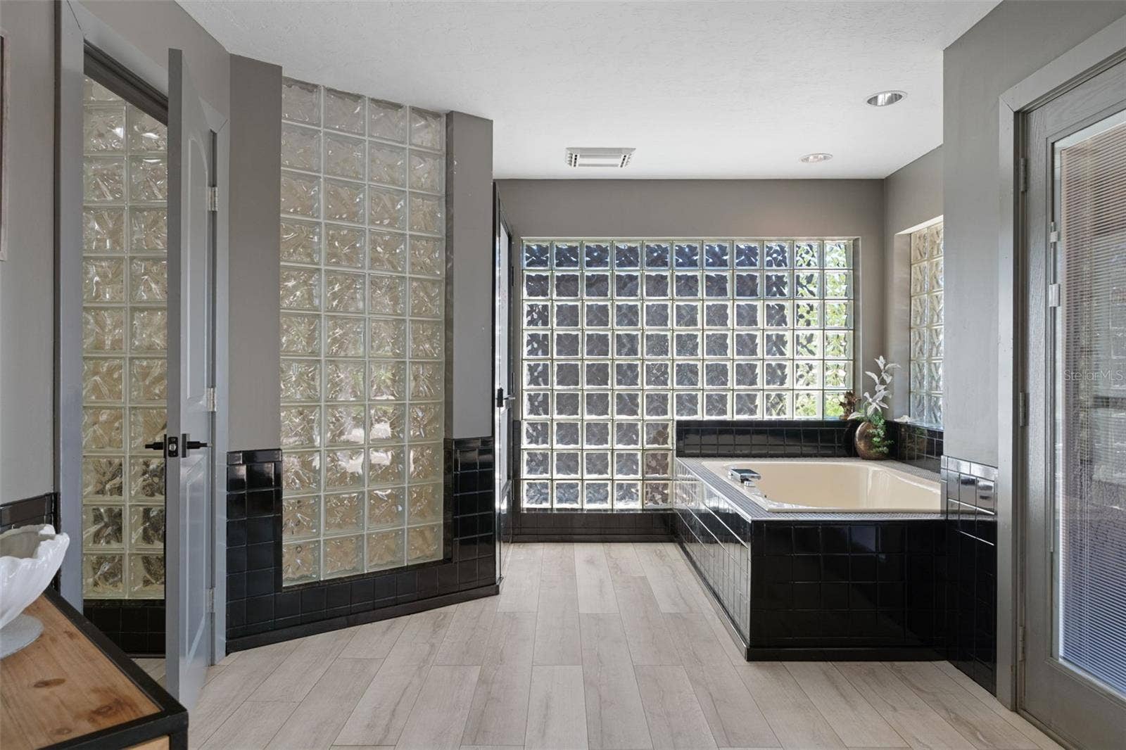 Flex room-potential business-salon etc
