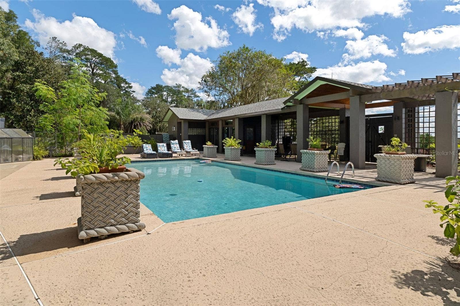Residence Pool Deck