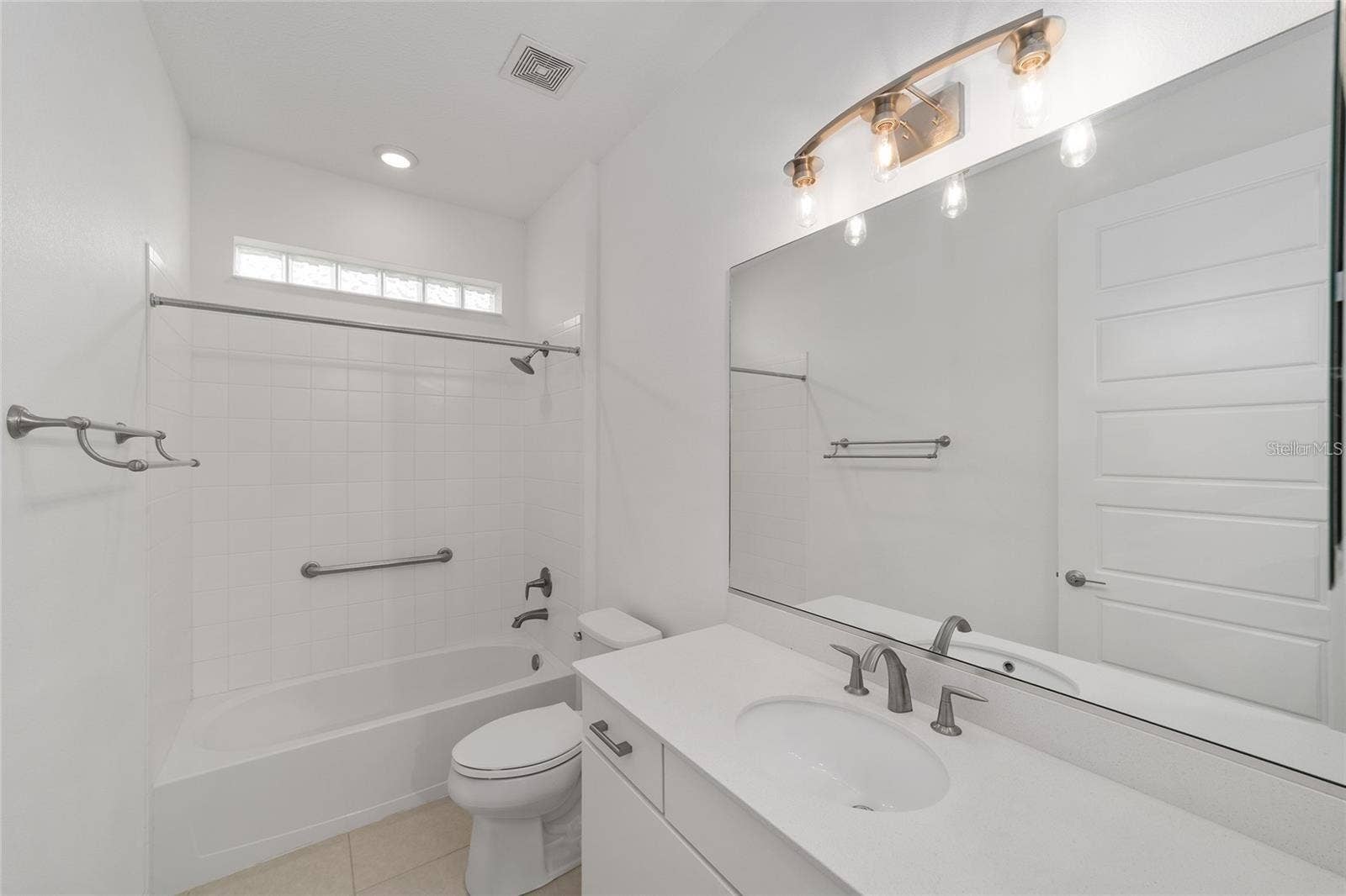 9979 SW 88TH LOOP, Ocala, FL 34481 Guest Bath