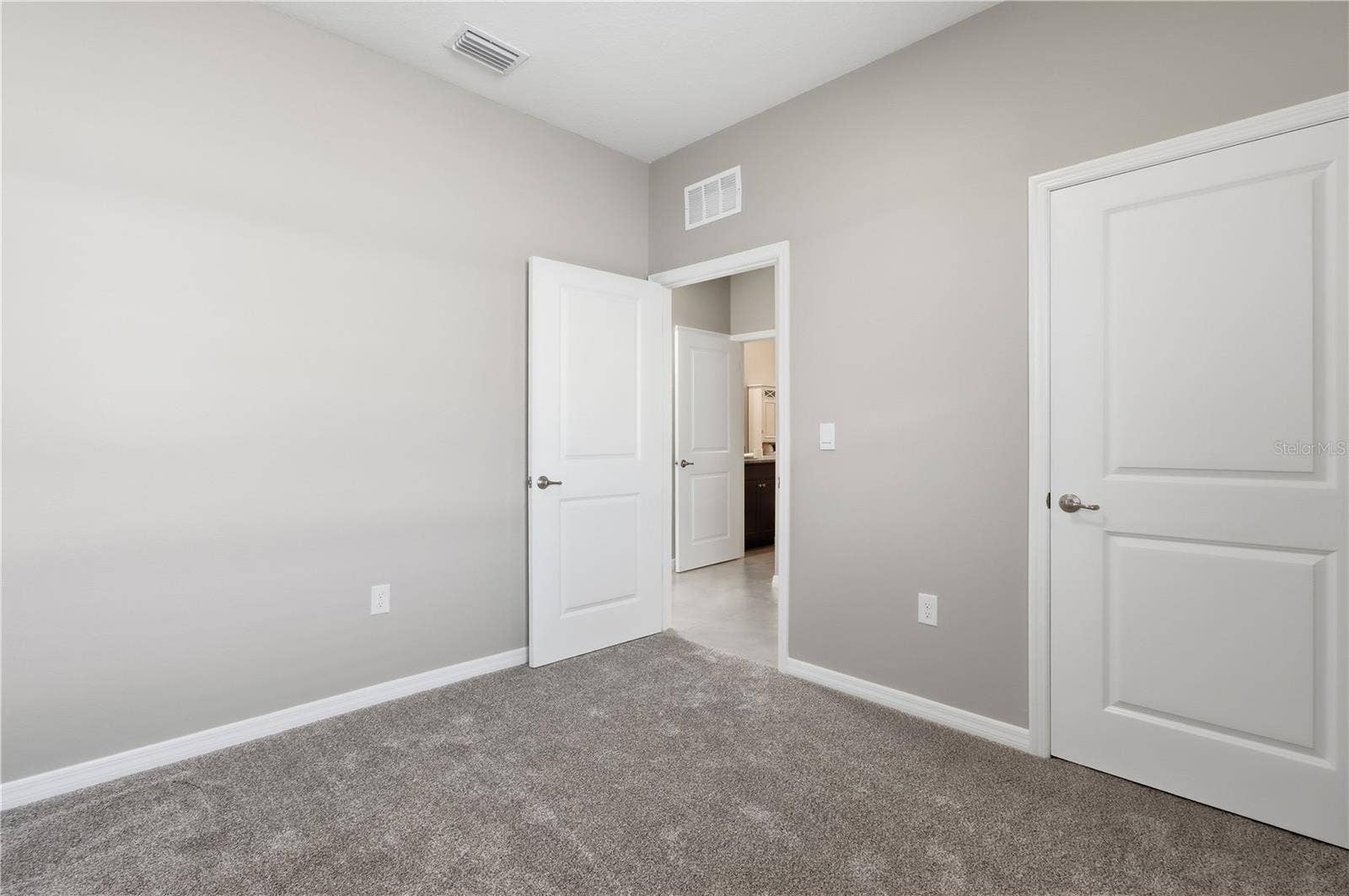 5541 NW 40TH LOOP, Ocala, FL 34482 5541 NW 40TH LOOP, Ocala, FL 34482