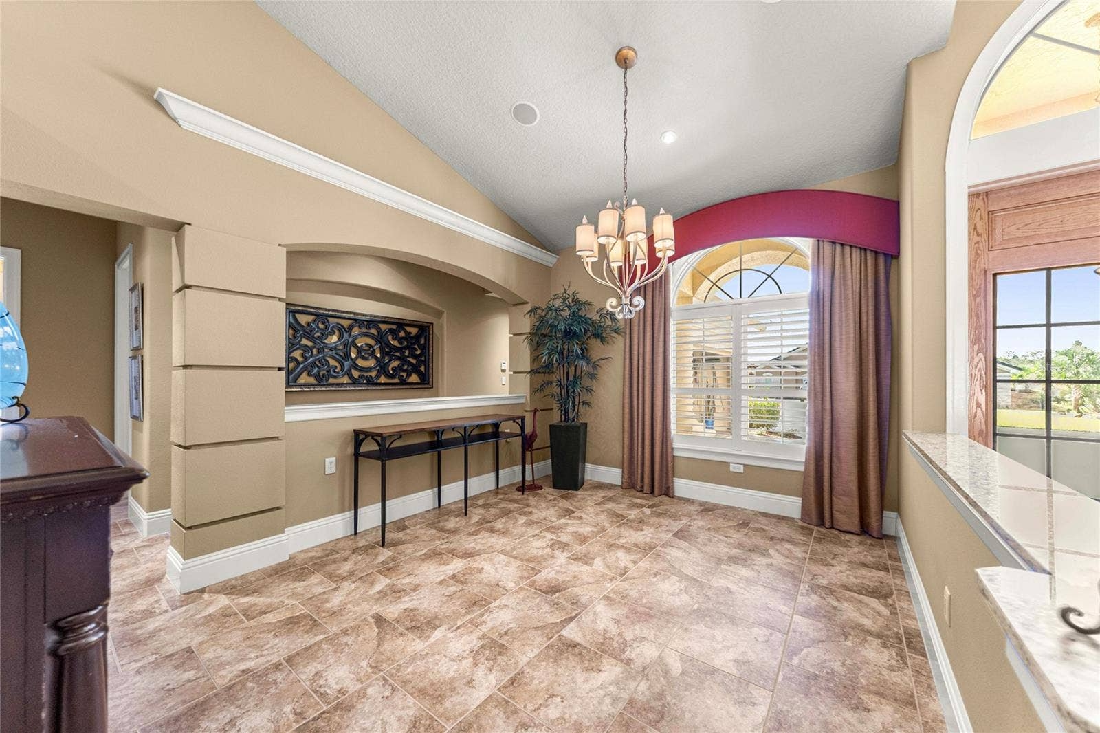 Spacious elaegant dining room.