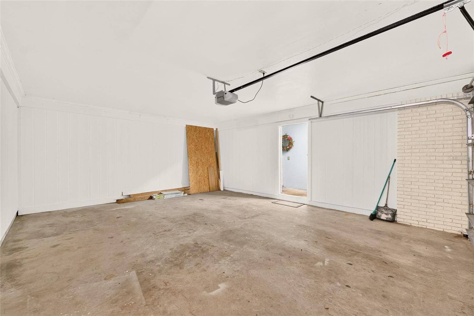 Garage/Laundry Room