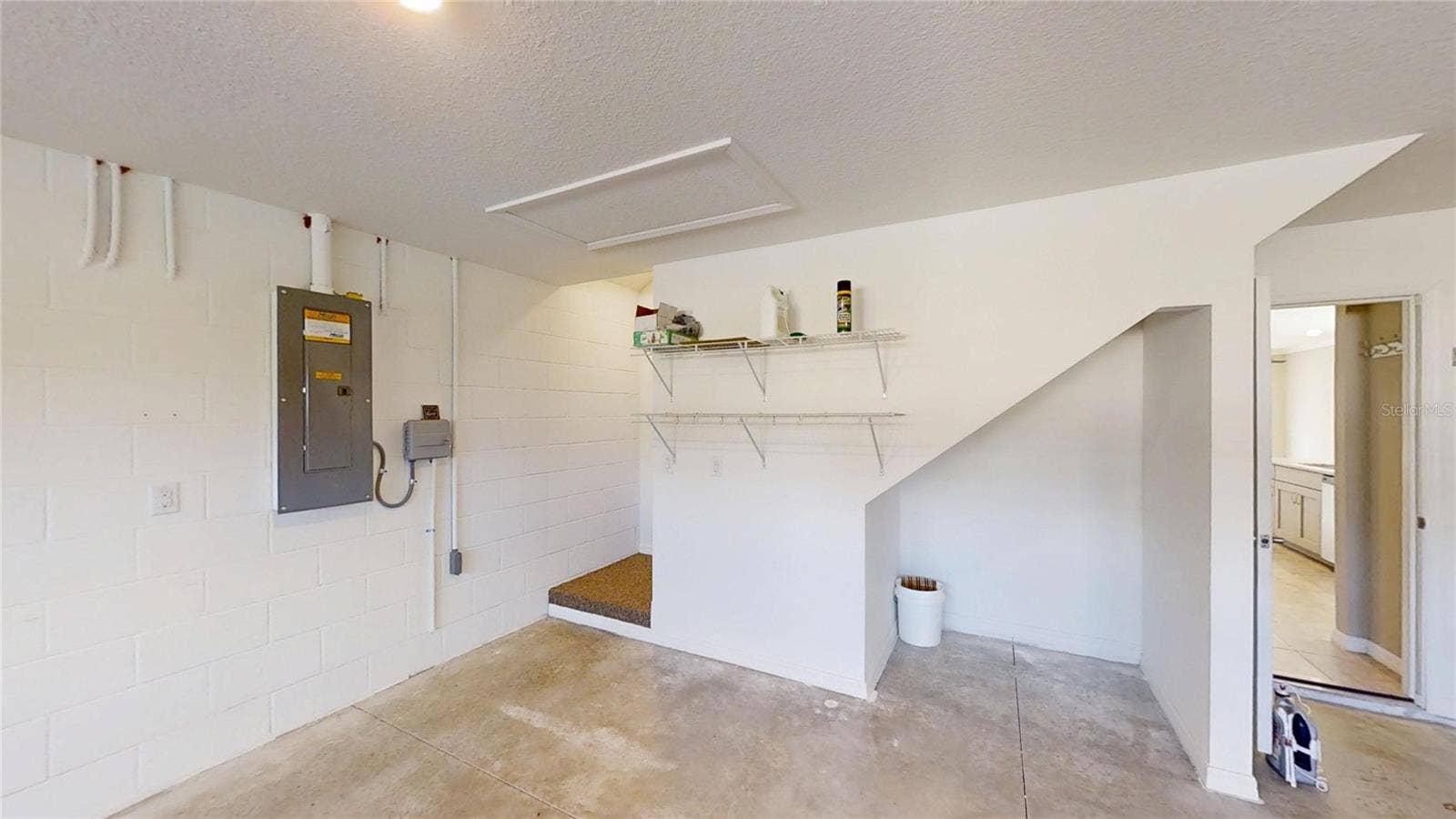 9818 SW 99TH LOOP, Ocala, FL 34481 GARAGE TO WALK WAY
