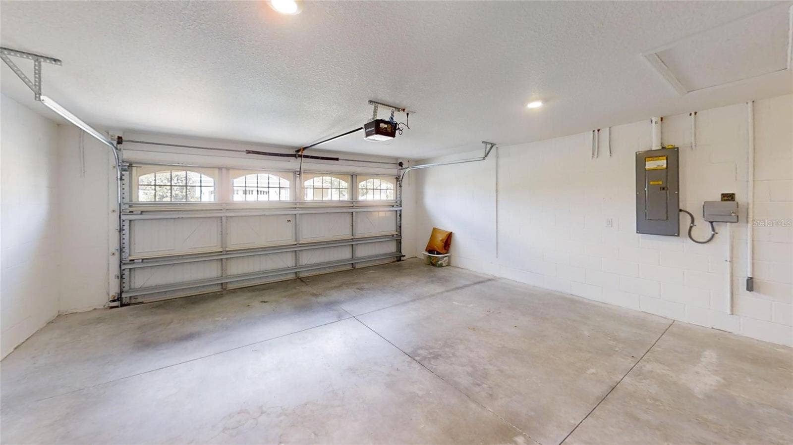 9818 SW 99TH LOOP, Ocala, FL 34481 GARAGE