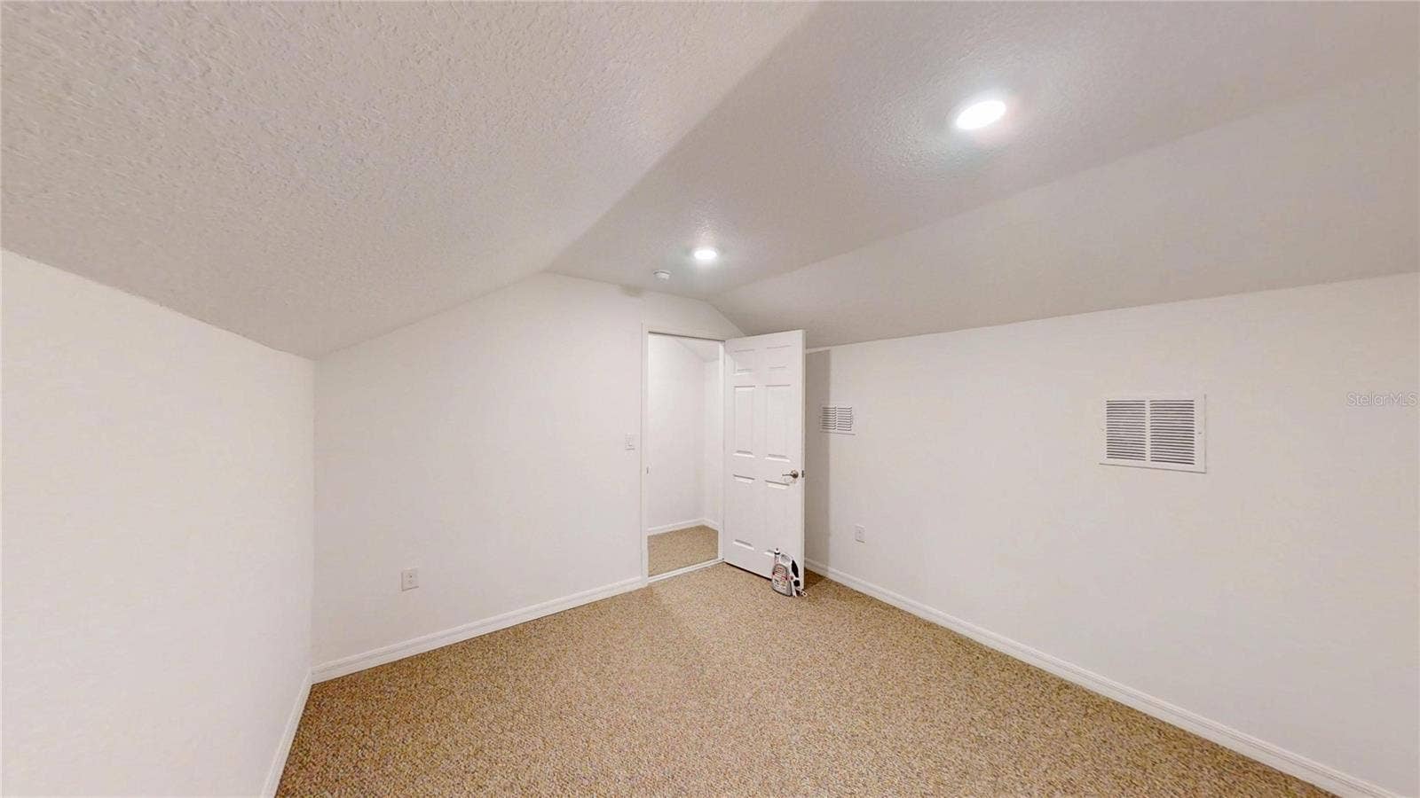 9818 SW 99TH LOOP, Ocala, FL 34481 BONUS ROOM UNDER AIR