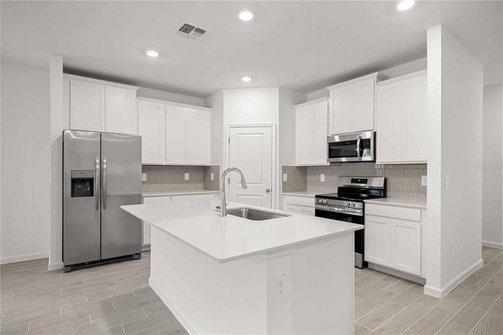 8687 SW 67TH CIRCLE, Ocala, FL 34476 8687 SW 67TH CIRCLE, Ocala, FL 34476