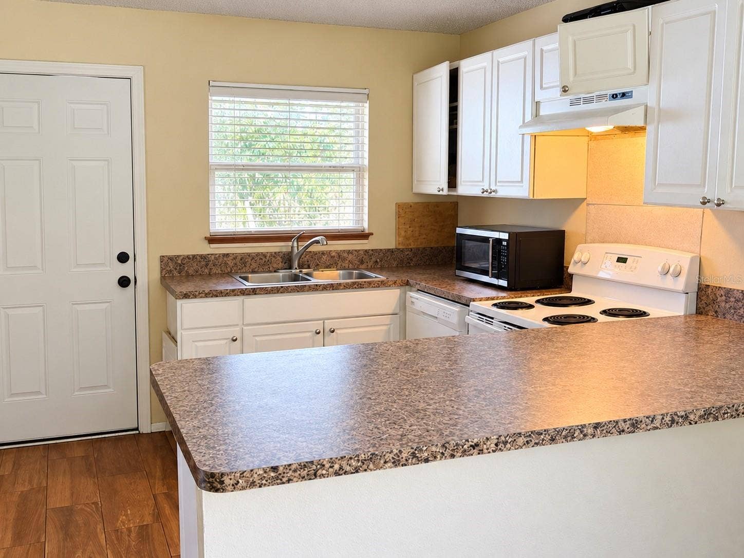 940/942 NE 20TH STREET, Ocala, FL 34470 940 Kitchen