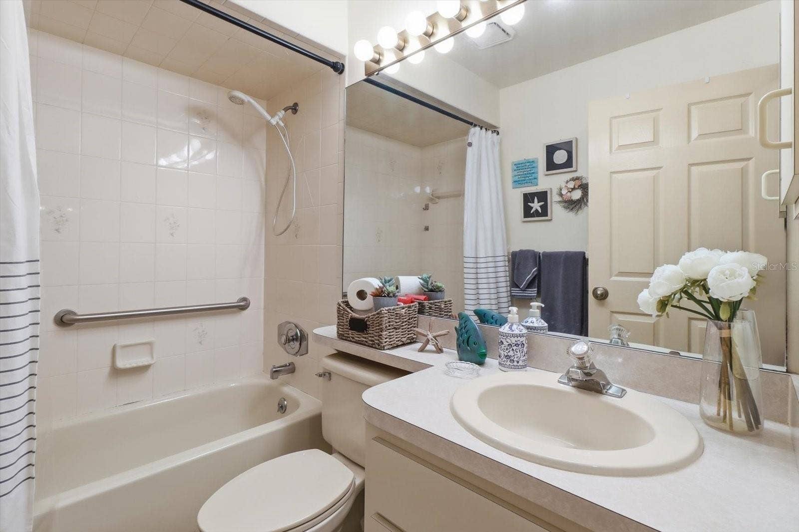 2052 FOREST DRIVE, Inverness, FL 34453 Hall Bath