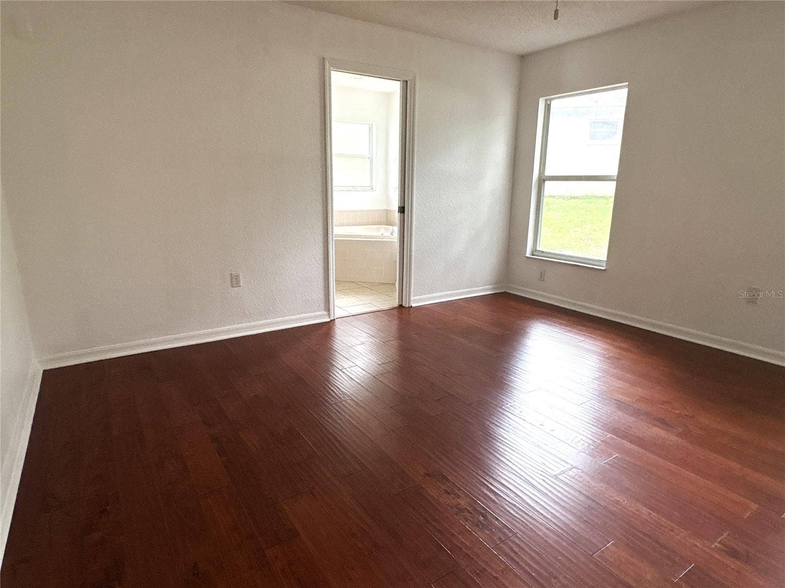 8919 N MENDOZA WAY, Citrus Springs, FL 34434 Ensuite entrance.