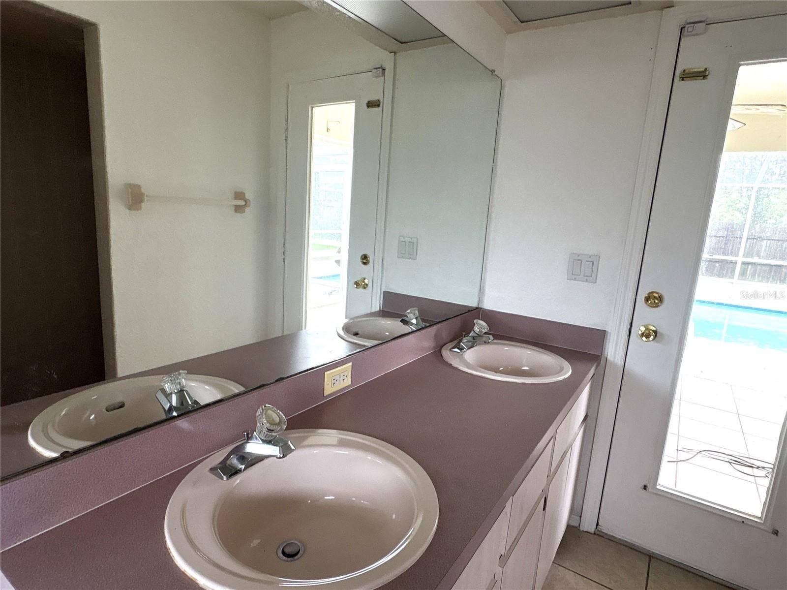 8919 N MENDOZA WAY, Citrus Springs, FL 34434 dual sinks