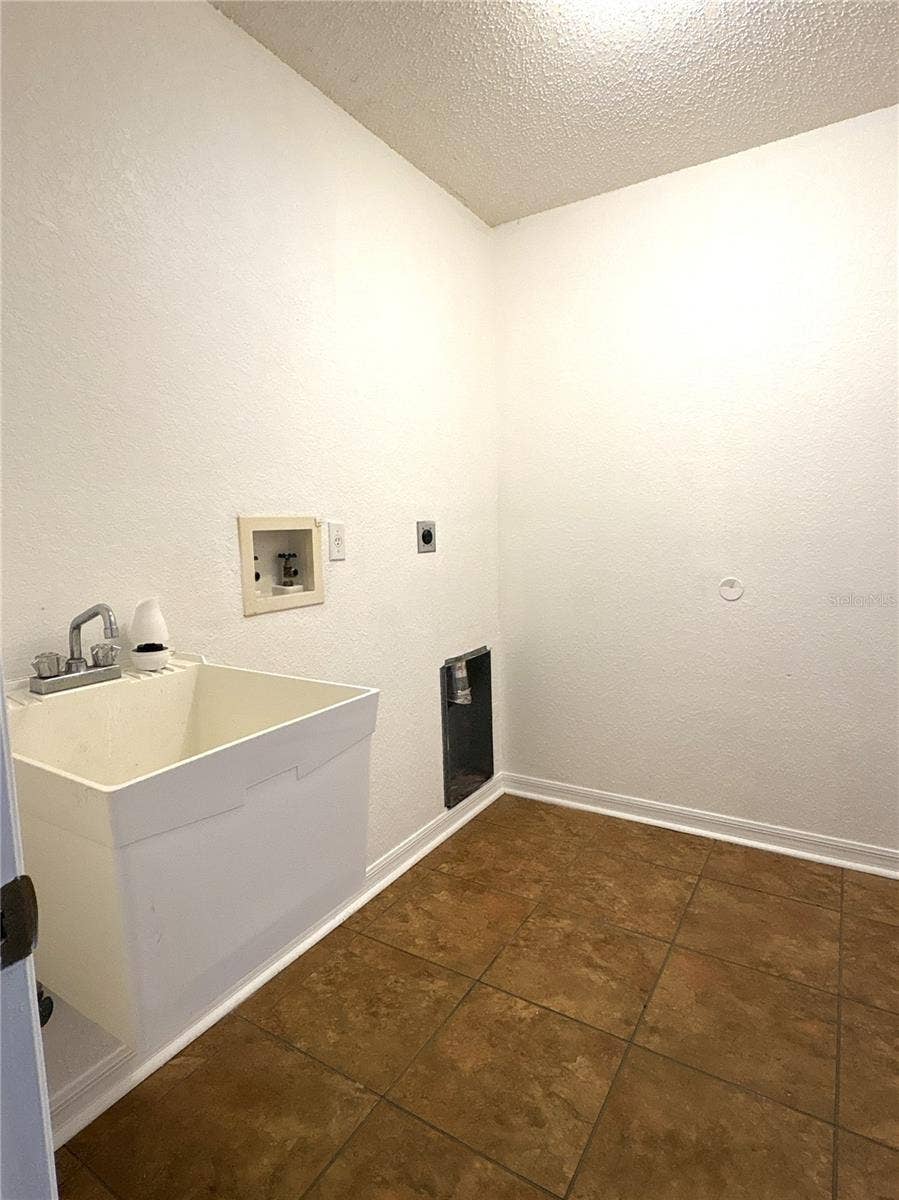 8919 N MENDOZA WAY, Citrus Springs, FL 34434 laundry room