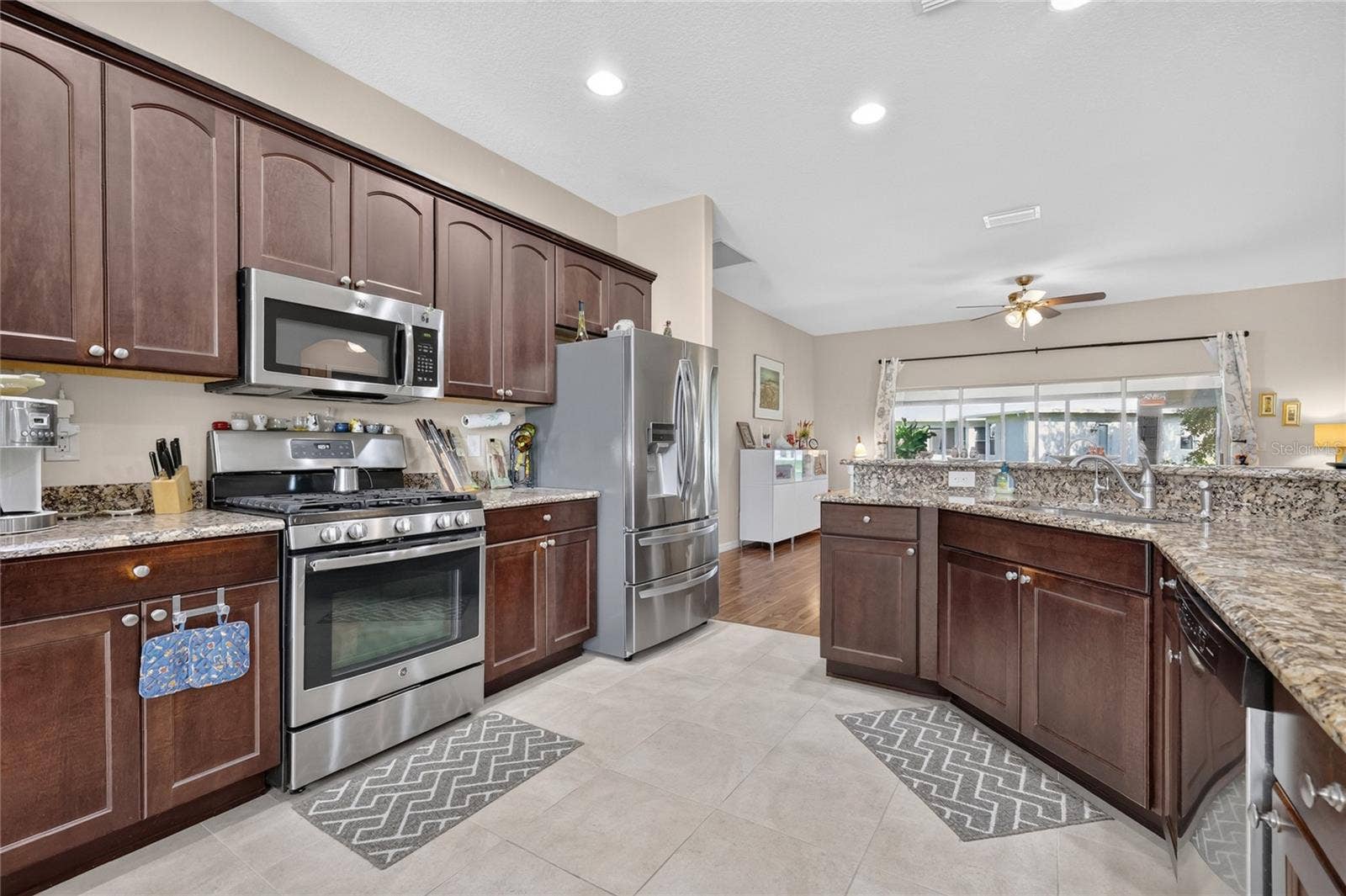 Stainless AppliancesHuge Pantry