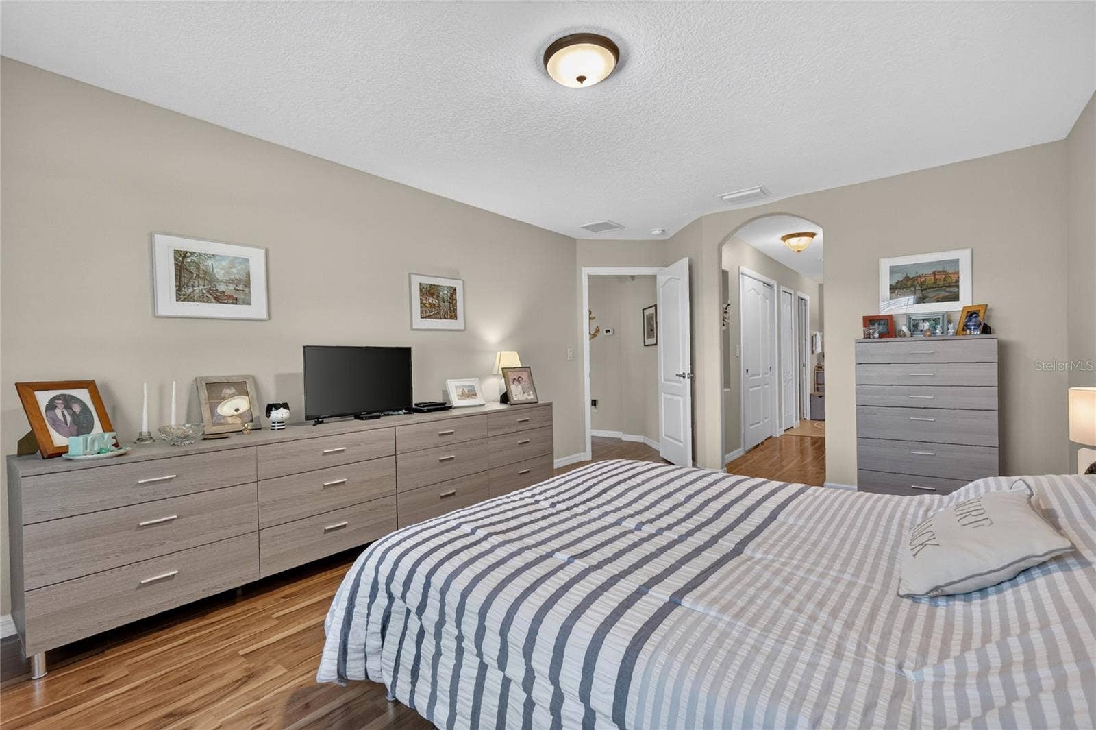 Master  En Suite w/with his & her Closets