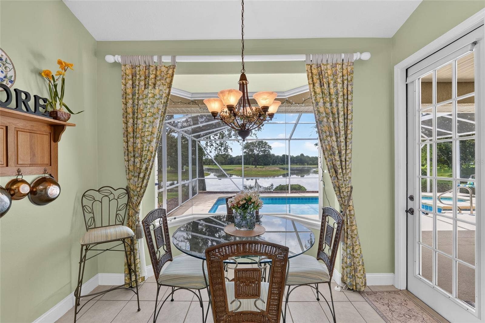 349 LAKE DRIVE, Ocala, FL 34472 Breakfast Nook