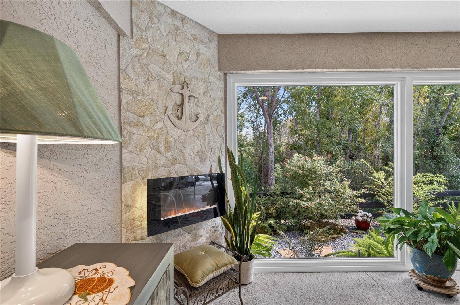BUILT IN FIREPLACE FOR THE WINTER MONTHS