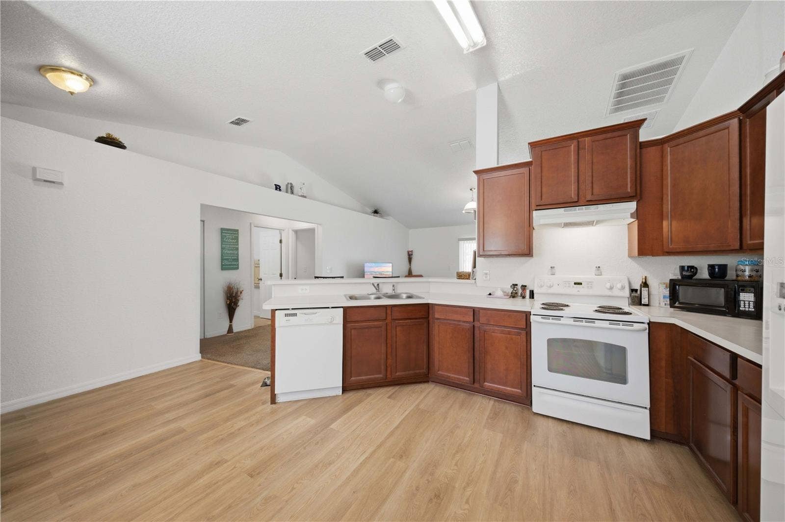 8 OAK RUN COURT, Ocala, FL 34472 8 OAK RUN COURT, Ocala, FL 34472