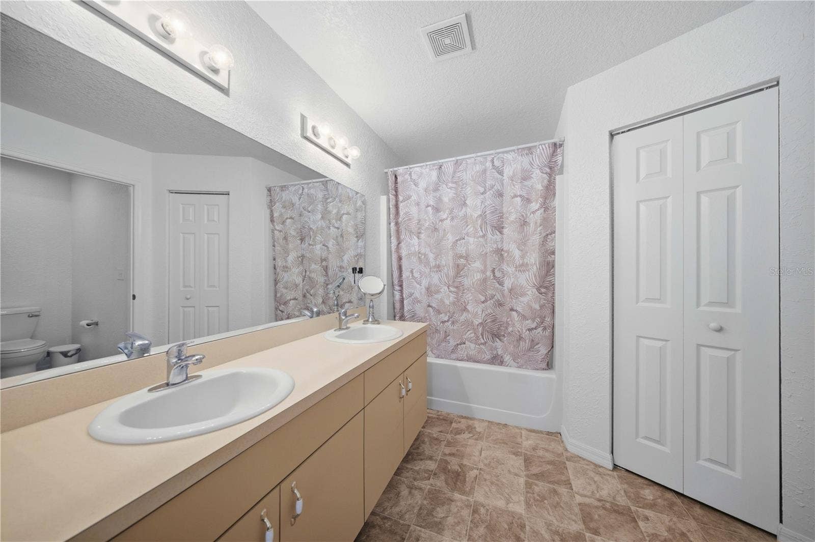 8 OAK RUN COURT, Ocala, FL 34472 8 OAK RUN COURT, Ocala, FL 34472