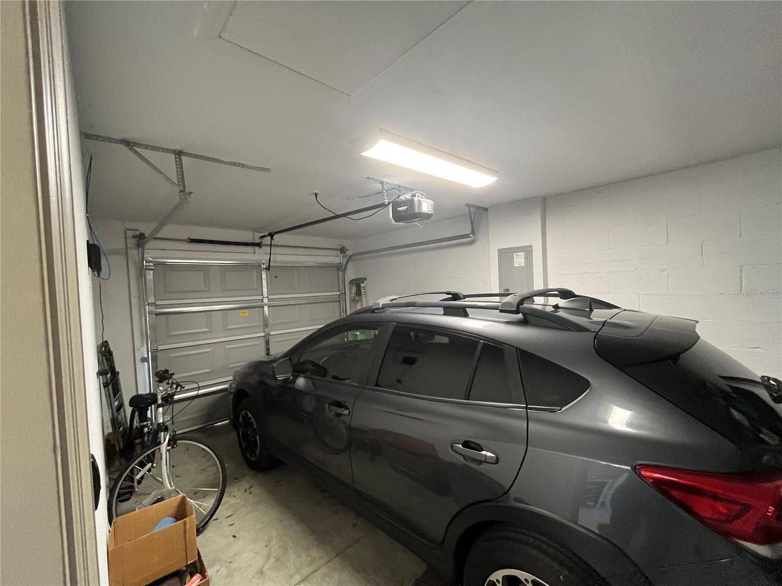 115 MALAUKA RADIAL, Ocklawaha, FL 32179 Garage