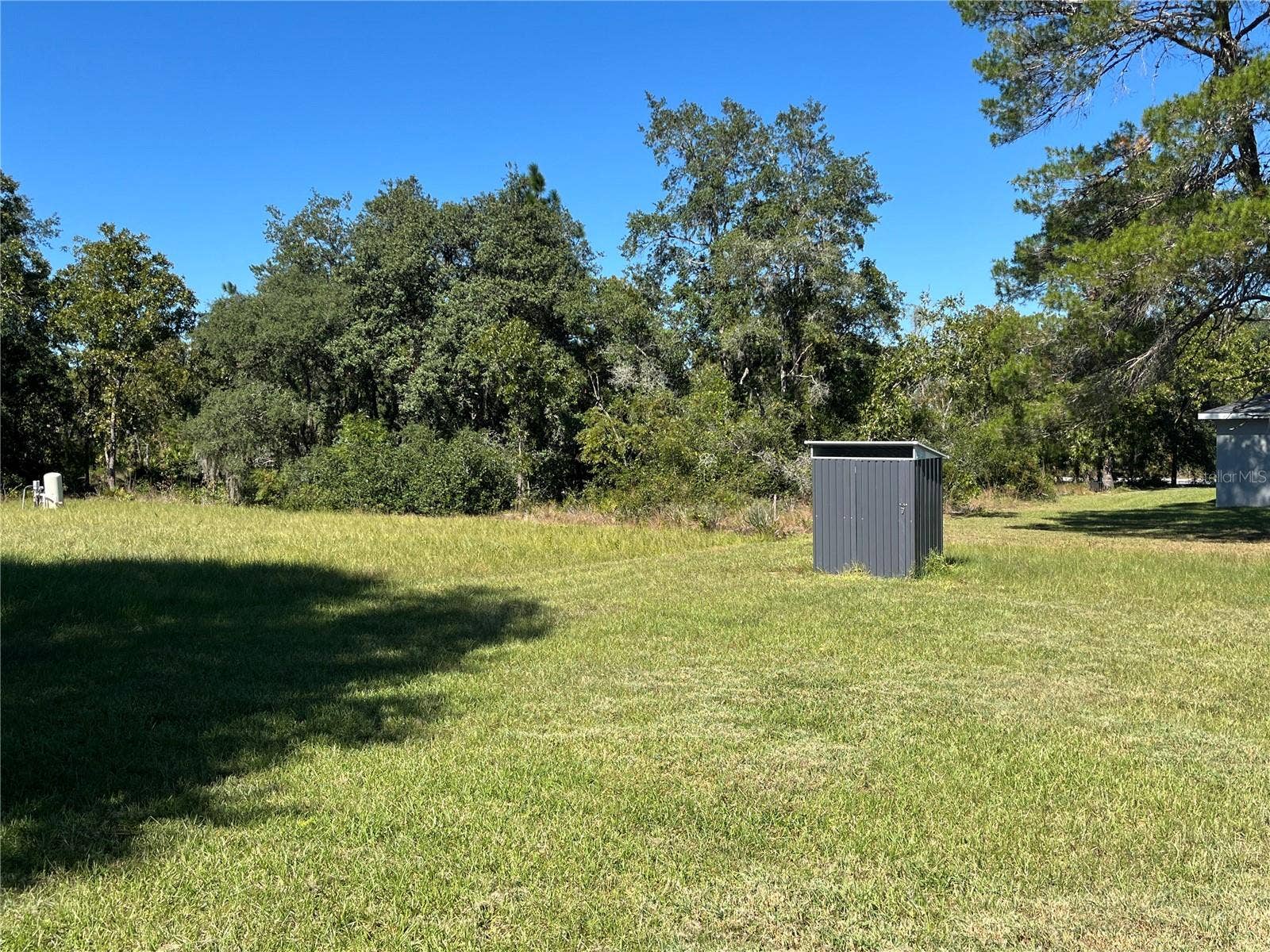 115 MALAUKA RADIAL, Ocklawaha, FL 32179 Metal Well Pump House
