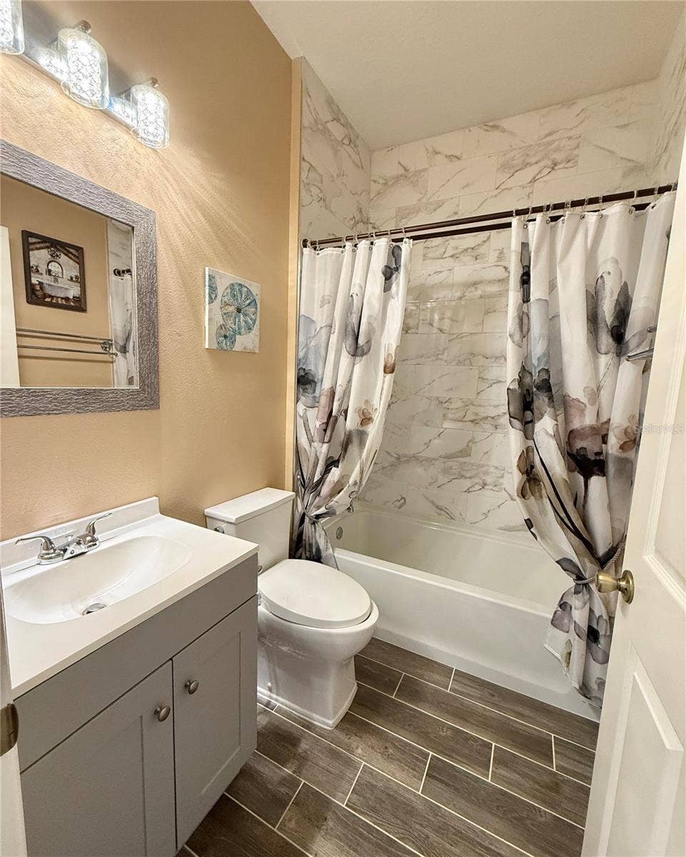10565 SW 38TH AVENUE, Ocala, FL 34476 Secondary bathroom