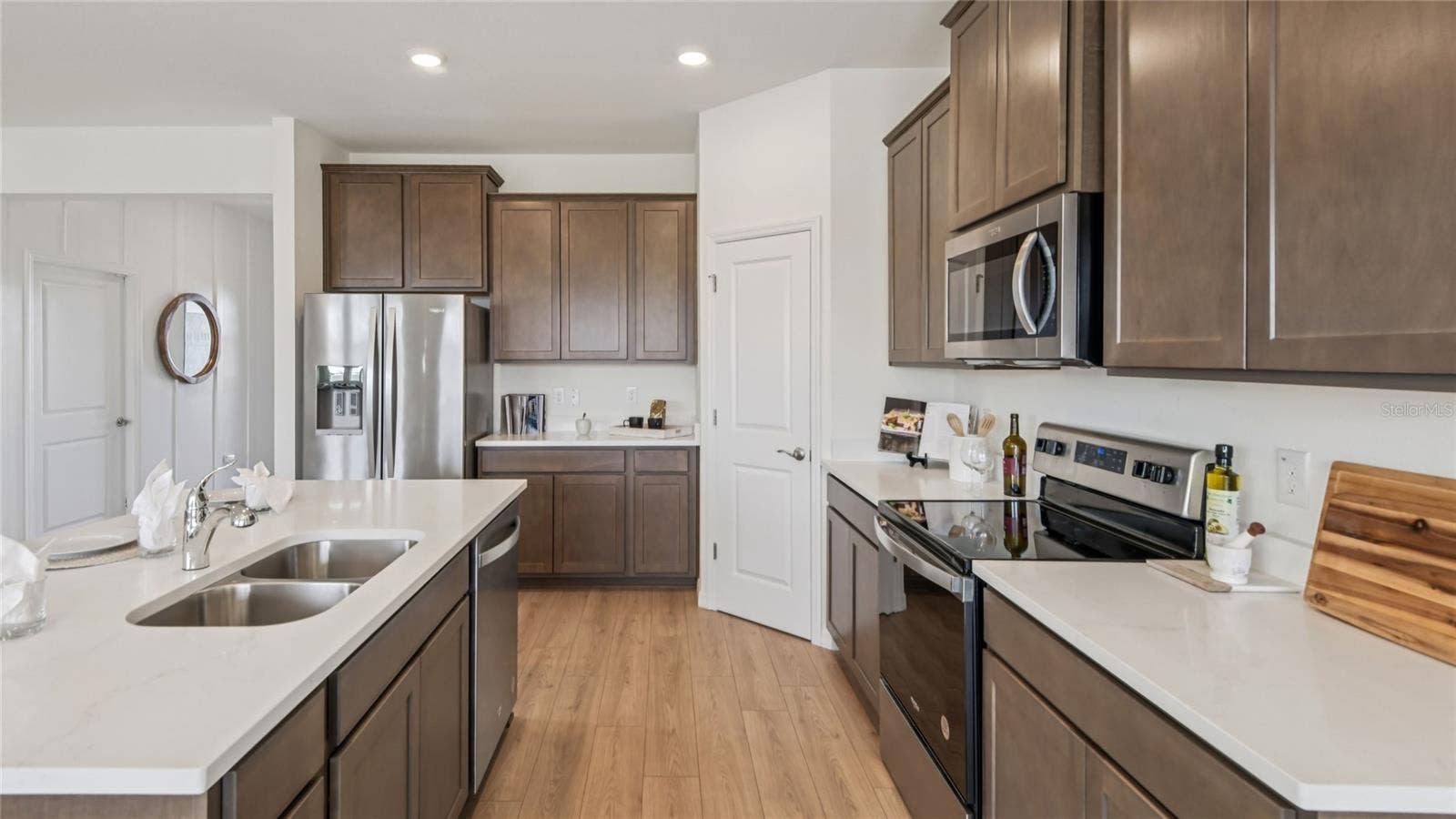 8733 PINECREST TRAIL, Wildwood, FL 34785 8733 PINECREST TRAIL, Wildwood, FL 34785