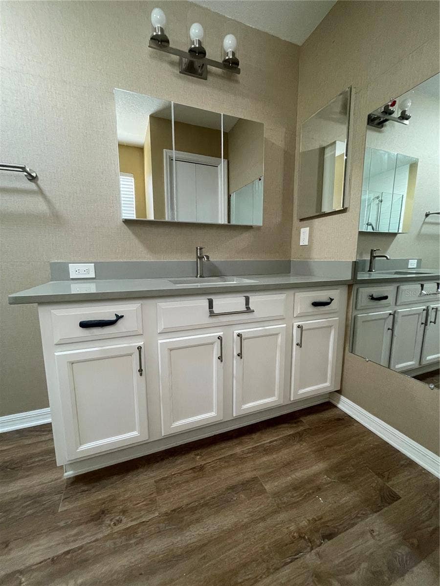 1657 LATTA COURT, The Villages, FL 32162 Master bathroom