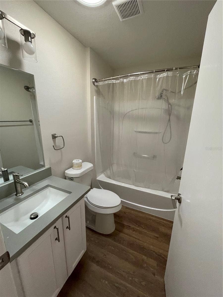 1657 LATTA COURT, The Villages, FL 32162 Guest bathroom