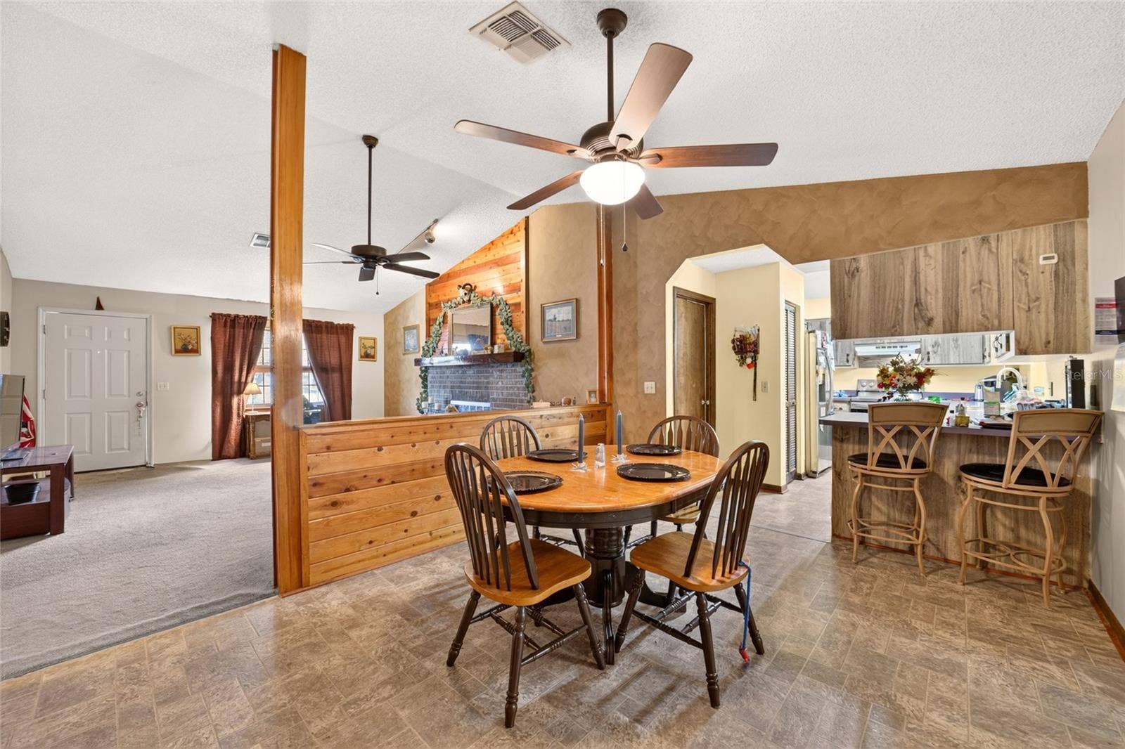 100 ALMOND ROAD, Ocala, FL 34472 100 ALMOND ROAD, Ocala, FL 34472
