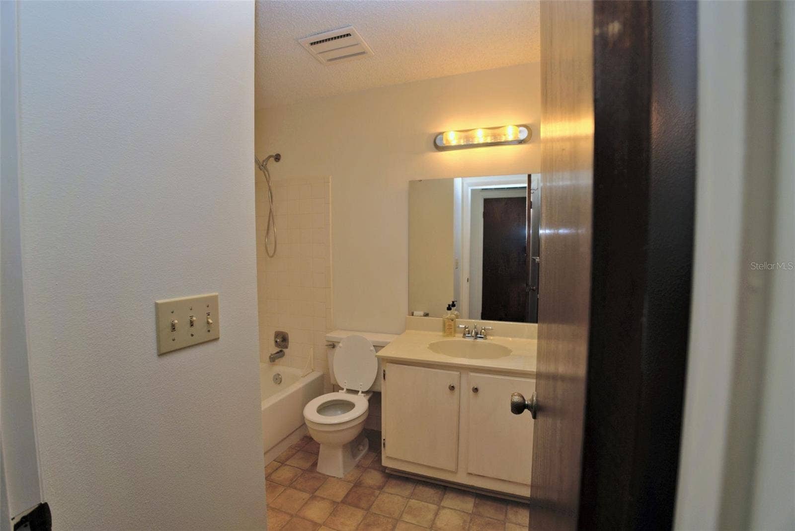 516 SILVER COURSE, #B, Ocala, FL 34472 Hall Bathroom