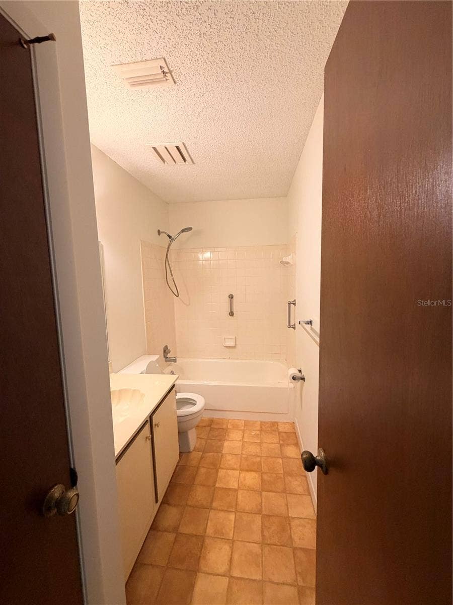516 SILVER COURSE, #B, Ocala, FL 34472 Primary Bathroom