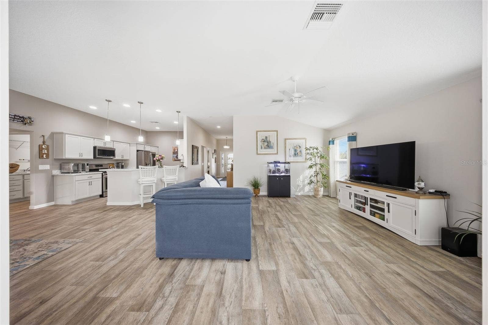 1940 DEMPSEY LANE, The Villages, FL 32163 Living