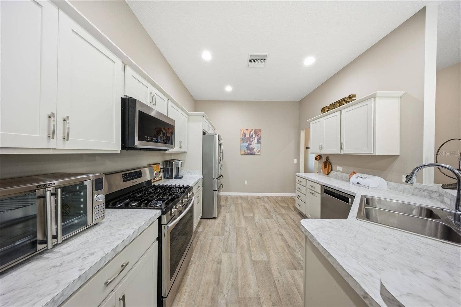 1940 DEMPSEY LANE, The Villages, FL 32163 Kitchen