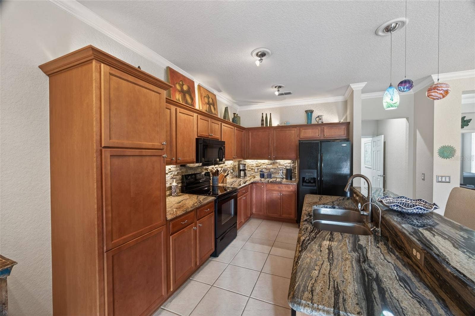 9106 SW 65TH LOOP, Ocala, FL 34481 Lots of counter space.