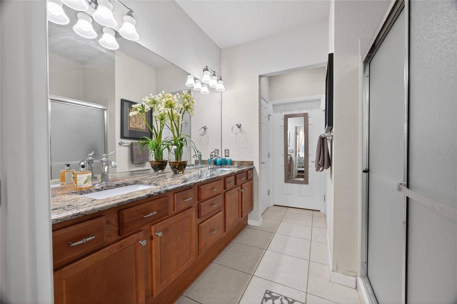 9106 SW 65TH LOOP, Ocala, FL 34481 Primary bath