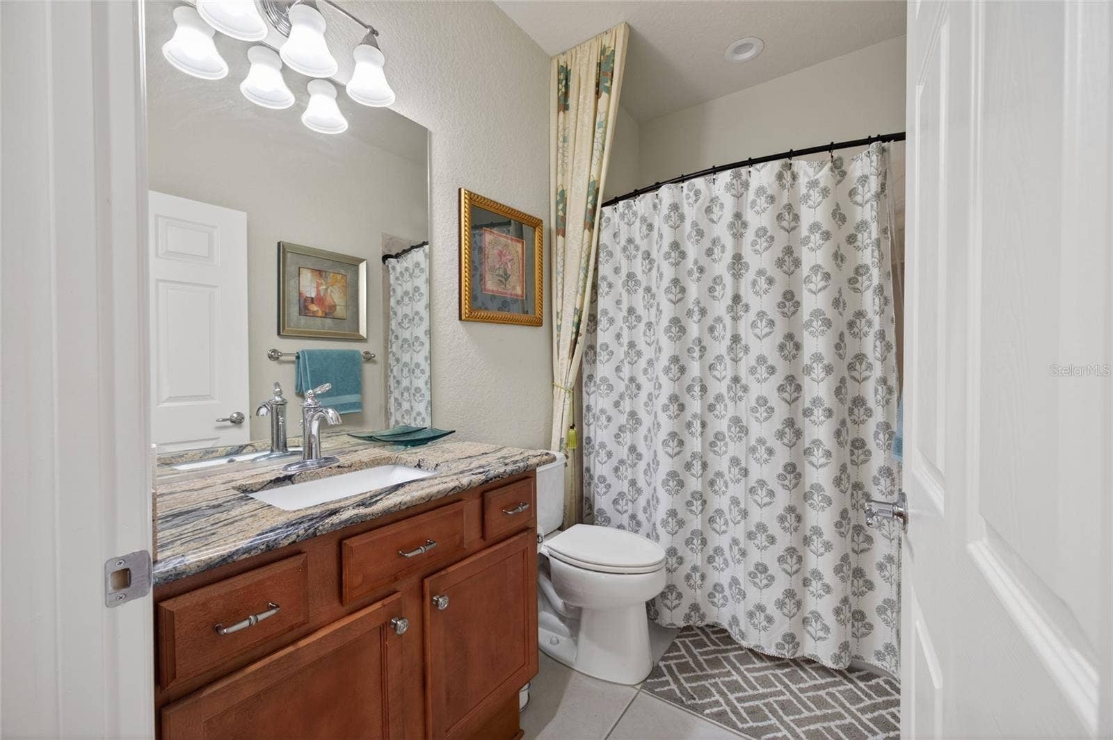 9106 SW 65TH LOOP, Ocala, FL 34481 Second bath