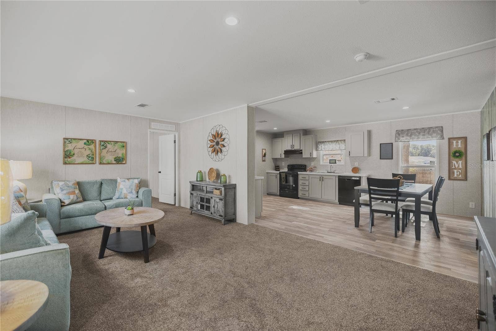 1560 NE 162ND STREET, Citra, FL 32113 Open concept living room