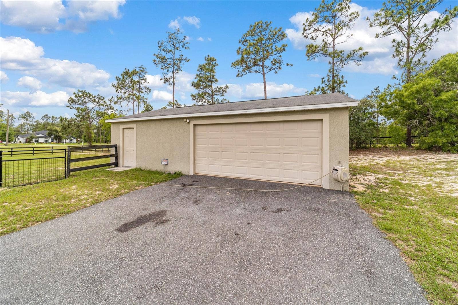 36'X24' detached back garage/work shop