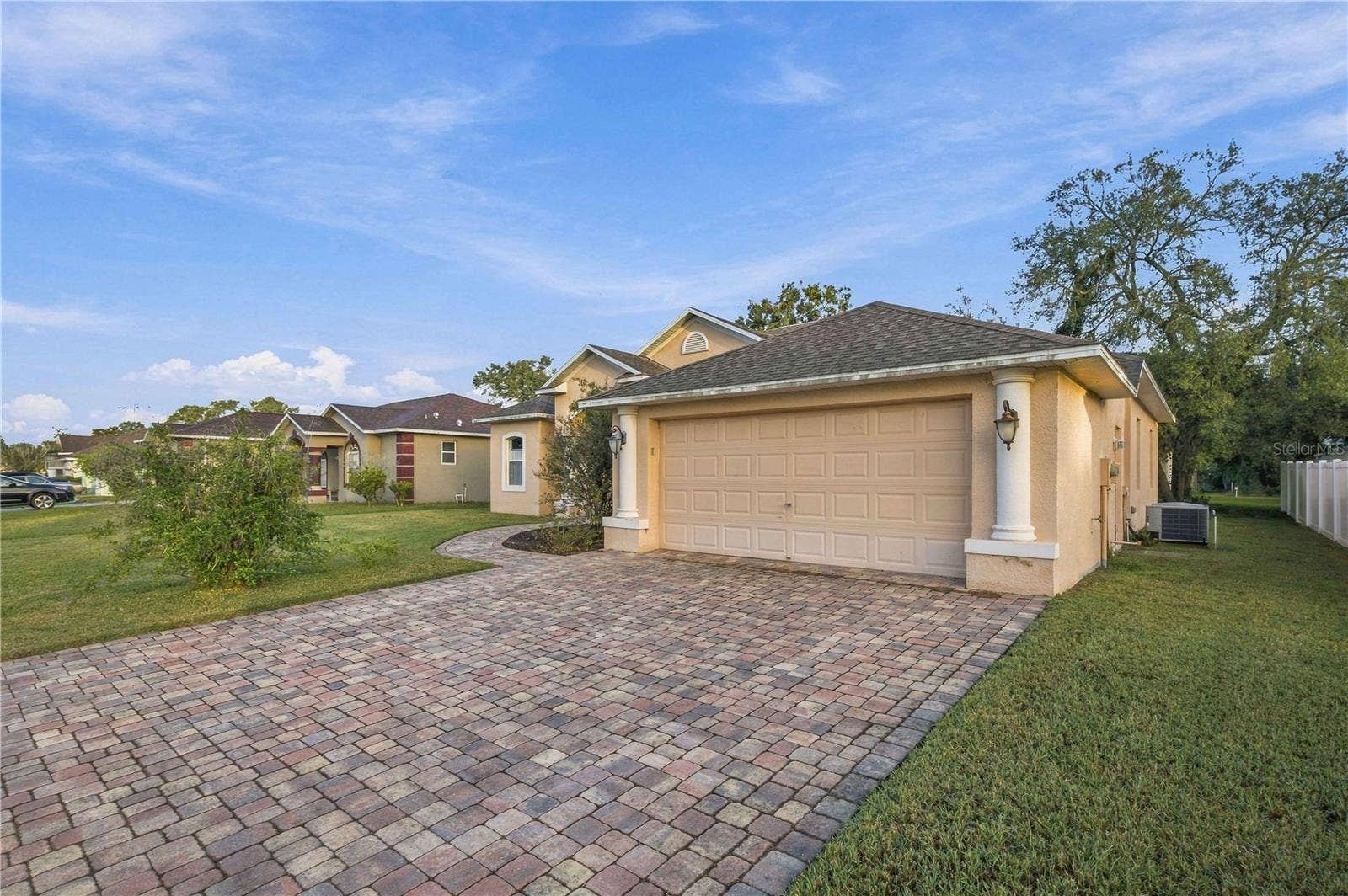15493 SARATOGA DRIVE, Brooksville, FL 34604 Driveway