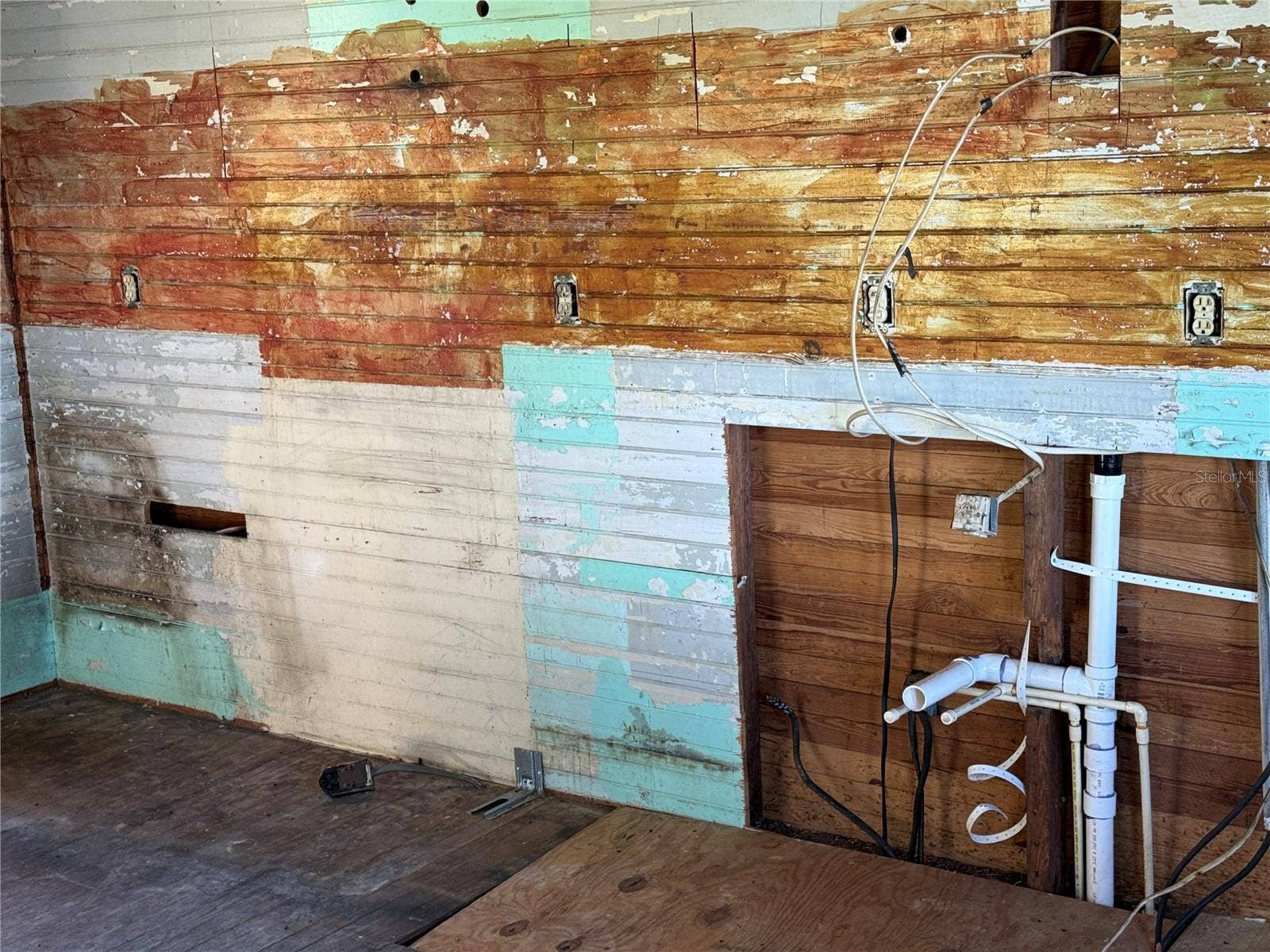 12653 SE 141ST AVENUE ROAD, Ocklawaha, FL 32179 Kitchen wall