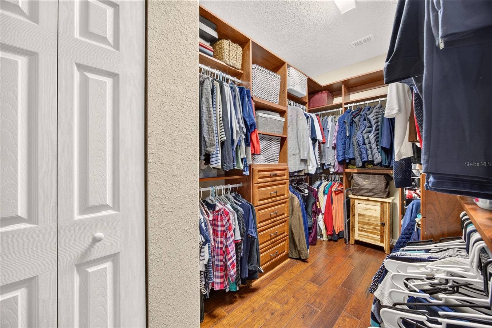Primary dressing room and walk in closet