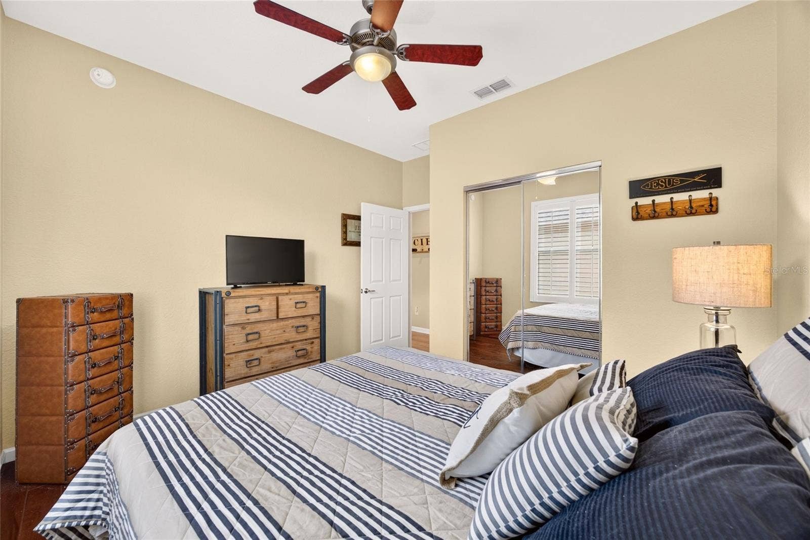 Guest bedroom