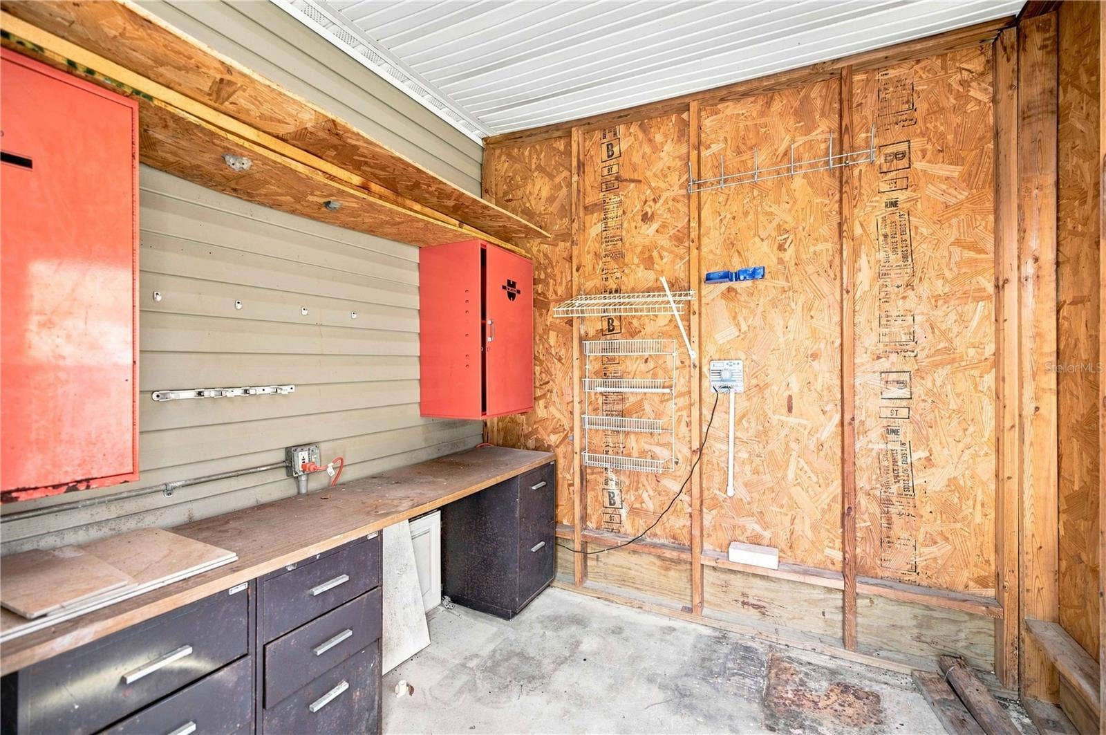 7863 SW 5TH PLACE, Ocala, FL 34474 enclosed storage