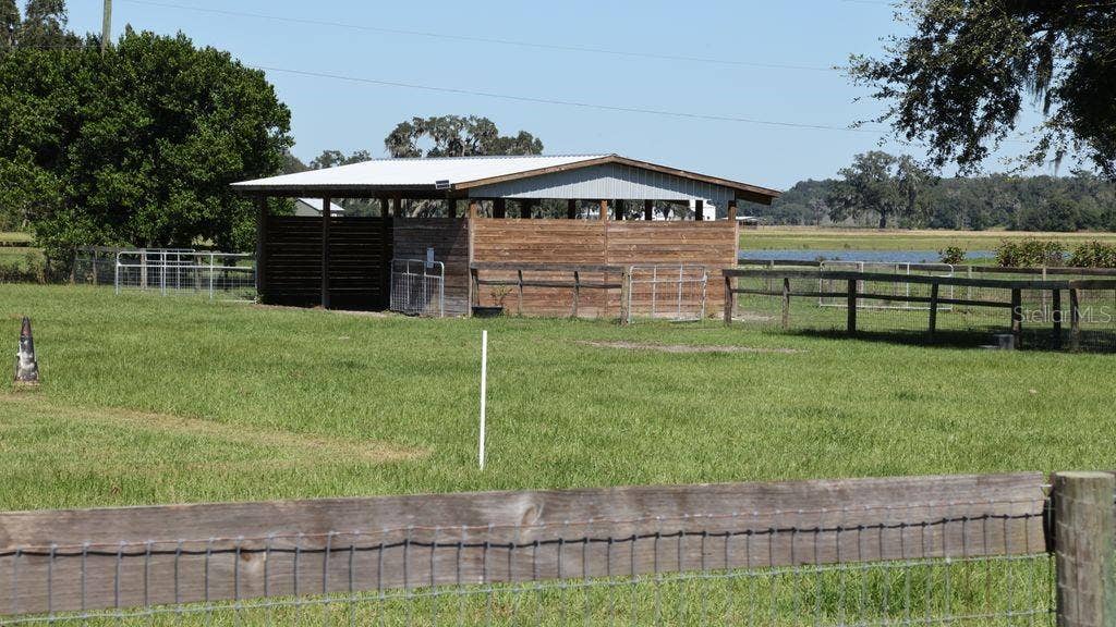 9238 FORT KING ROAD, Dade City, FL 33525 BARN 2